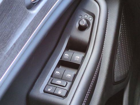 Used 2025 Jeep Grand Cherokee L Limited w/ Black Appearance Package image 13