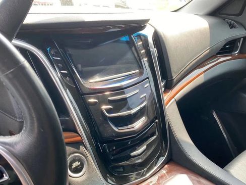 Used 2015 Cadillac Escalade Luxury image 20
