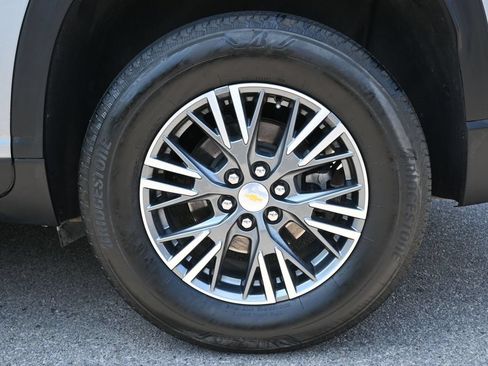 Used 2024 Chevrolet Traverse LT FWD image 12
