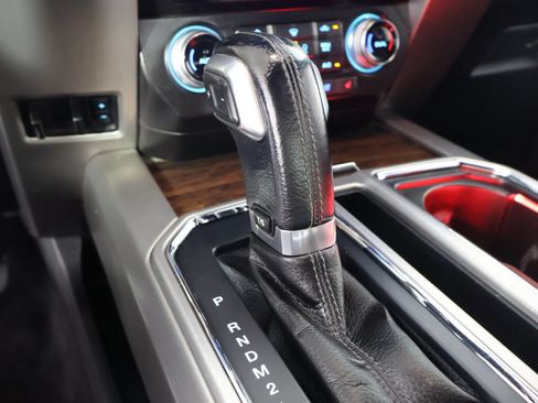 Used 2015 Ford F150 Platinum w/ Equipment Group 701A Luxury AWD/4WD image 42