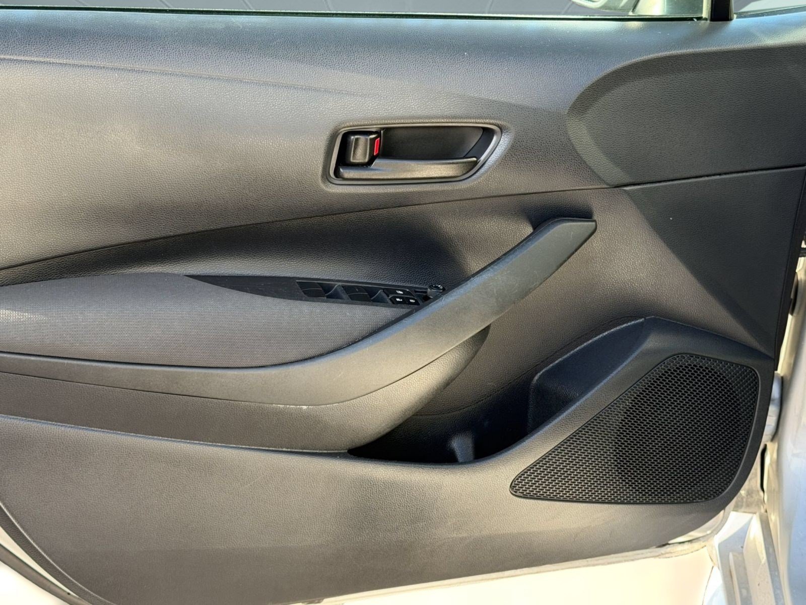 Used 2025 Toyota Corolla LE FWD image 13