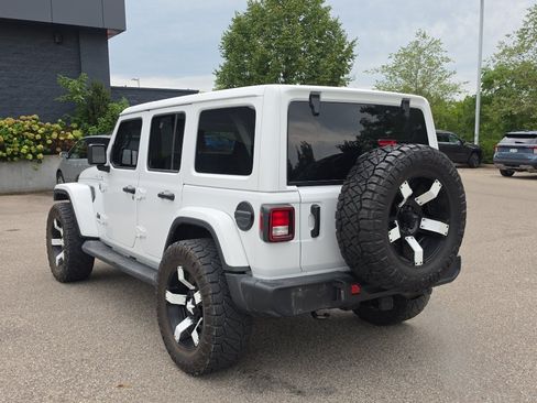 Used 2021 Jeep Wrangler Unlimited Sahara AWD/4WD image 5