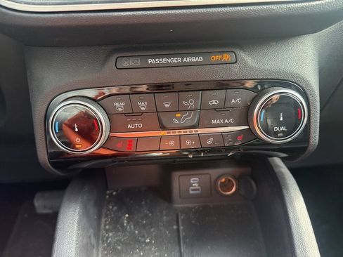 Used 2022 Ford Escape SEL image 18