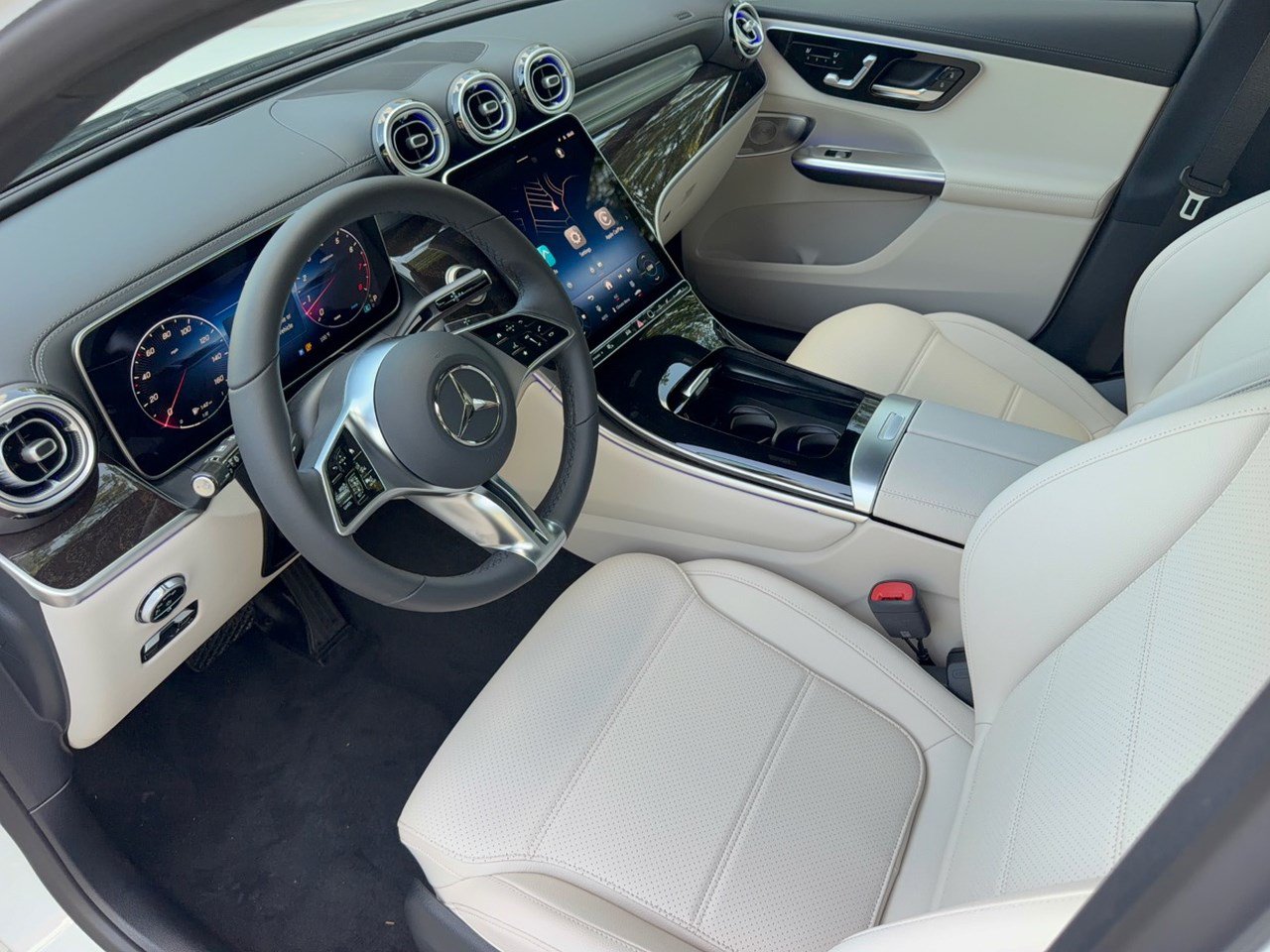 Used 2027 Mercedes-Benz GLC 300 image 4