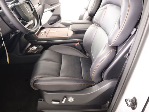 New 2026 Lincoln Navigator L Black Label AWD/4WD image 10