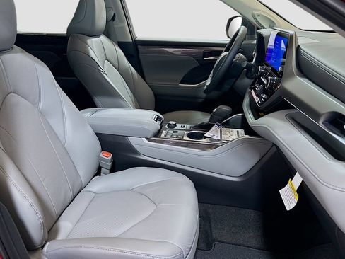 New 2026 Toyota Highlander Limited AWD/4WD image 30