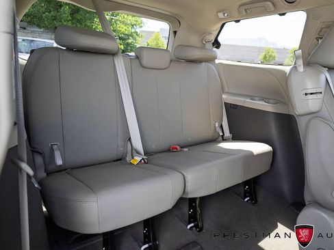 Used 2020 Toyota Sienna XLE Premium FWD image 7