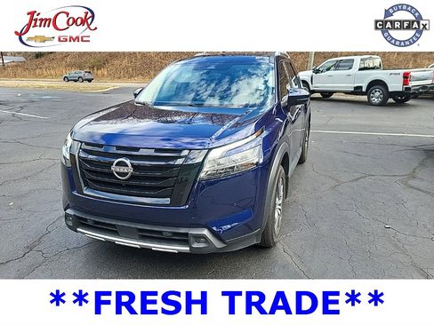 Used 2023 Nissan Pathfinder SL w/ Black Appearance Package image 4