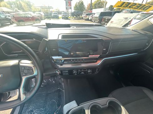 Used 2024 Chevrolet Silverado 3500 LT image 11