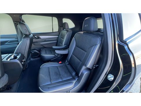 Certified 2025 Buick Enclave Sport Touring image 28