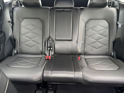 Used 2025 Volkswagen Atlas Cross Sport SE image 34