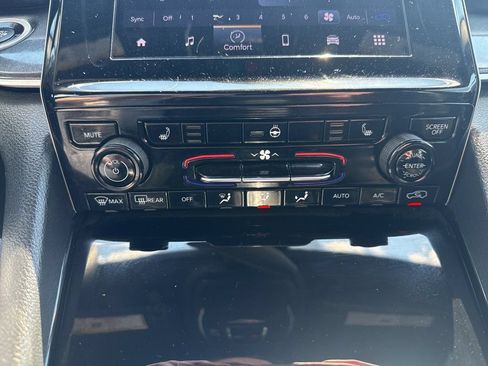 Used 2023 Jeep Grand Cherokee L Laredo AWD/4WD image 39