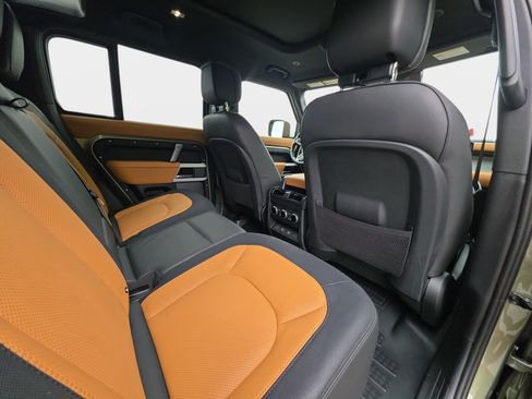 Certified 2024 Land Rover Defender 110 X-Dynamic SE AWD/4WD image 11