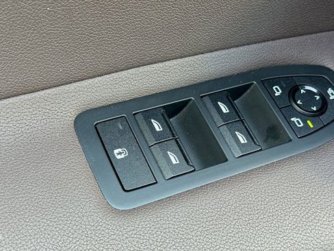 Used 2024 BMW iX xDrive50 w/ Premium Package image 11