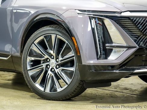 New 2025 Cadillac Lyriq Luxury image 3