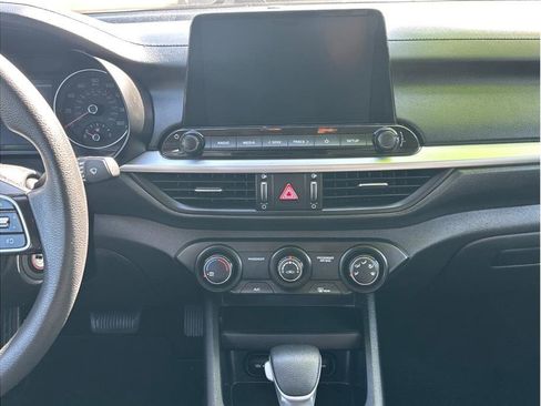 Used 2022 Kia Forte LXS w/ LXS Technology Package image 17