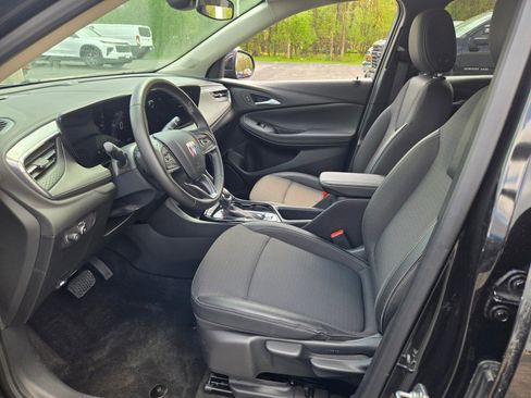 Certified 2025 Buick Encore GX Preferred FWD image 21