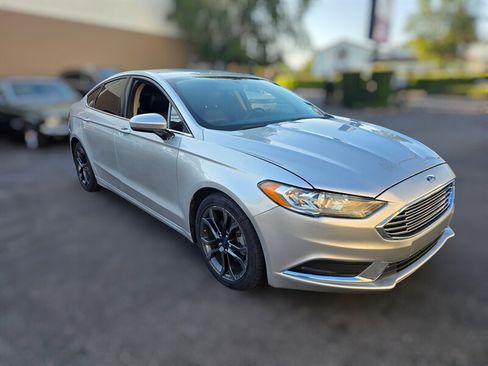 Used 2018 Ford Fusion SE w/ Equipment Group 201A image 3