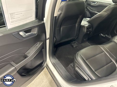 Used 2022 Ford Escape Titanium image 25