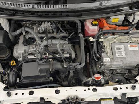 Used 2016 Toyota Prius C Two image 27