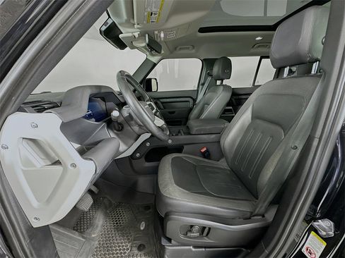 Used 2020 Land Rover Defender 110 SE image 21