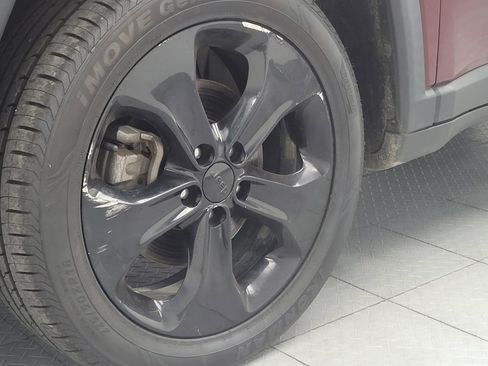 Used 2021 Jeep Compass Latitude w/ Sun and Sound Group AWD/4WD image 31