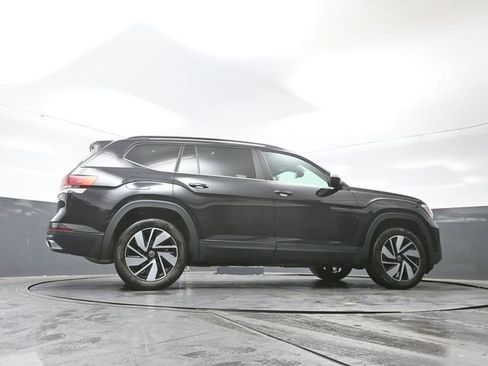 Used 2025 Volkswagen Atlas SE image 48