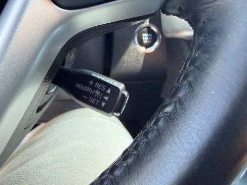 Used 2017 Toyota Highlander Limited AWD/4WD image 21