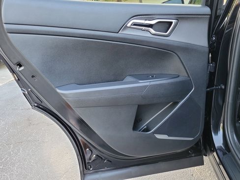 Used 2025 Kia Sportage LX image 10