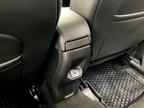 Used 2023 Jeep Renegade Limited image 33