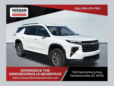 Used 2025 Chevrolet Traverse LT AWD/4WD image 1