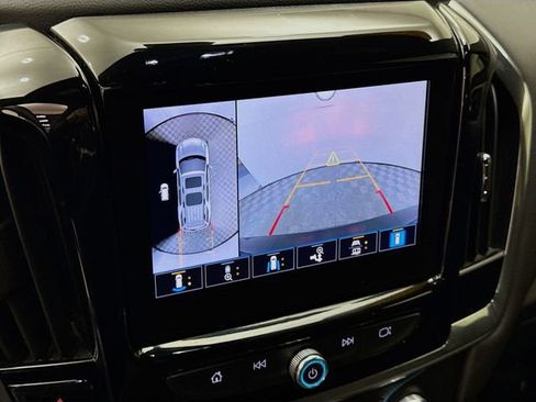 Used 2023 Chevrolet Traverse LT image 16