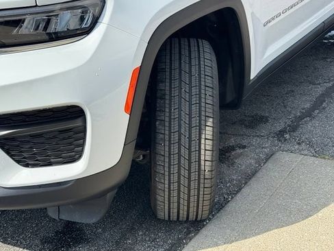 Used 2025 Jeep Grand Cherokee Laredo X w/ Luxury Tech Group I AWD/4WD image 13