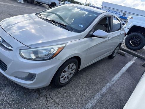 Used 2016 Hyundai Accent SE FWD image 1