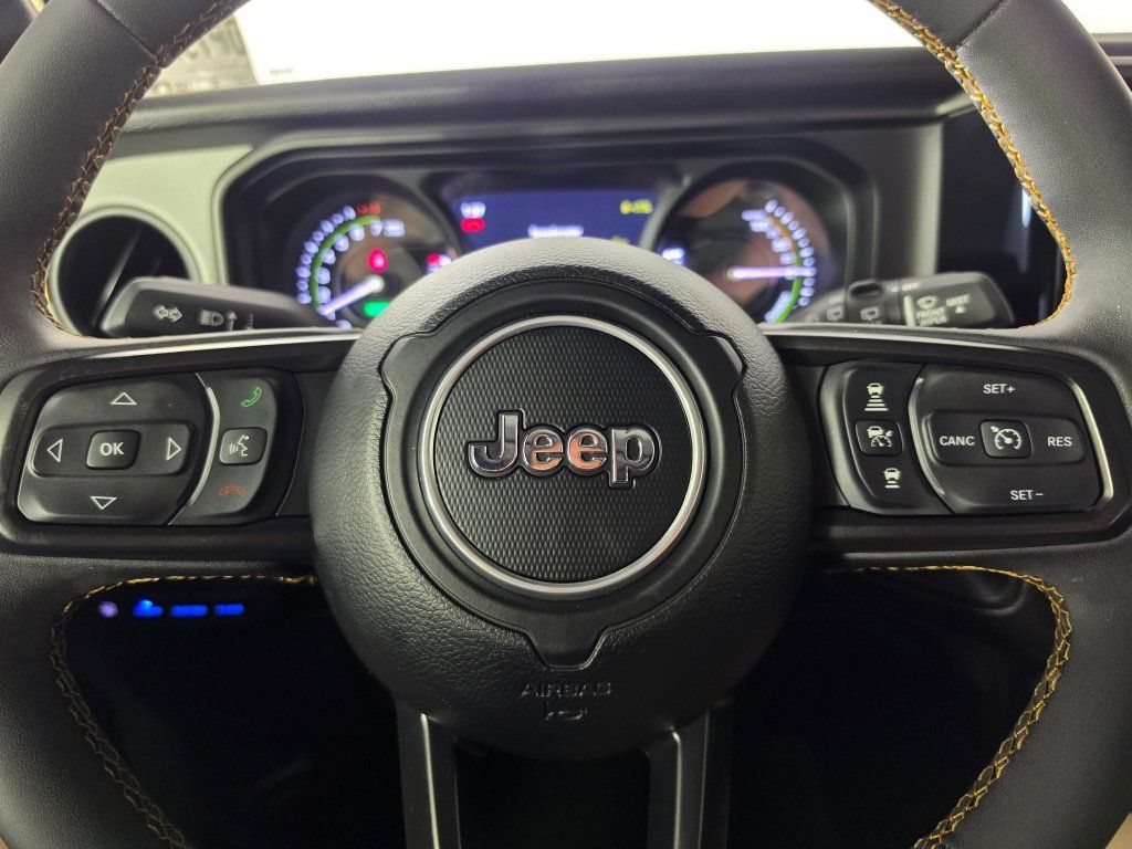 Used 2024 Jeep Wrangler Unlimited AWD/4WD image 15