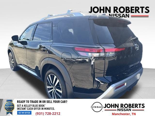 Certified 2025 Nissan Pathfinder Platinum w/ Black Appearance Package AWD/4WD image 4