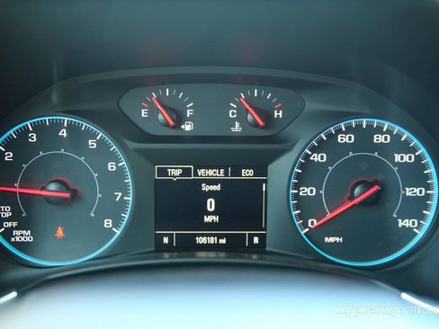 Used 2020 Chevrolet Equinox LS FWD image 43