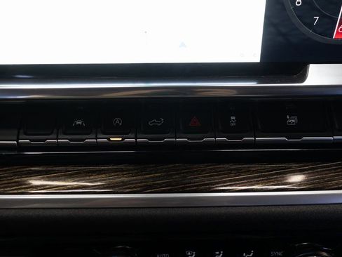 Used 2025 GMC Sierra 1500 Elevation image 32