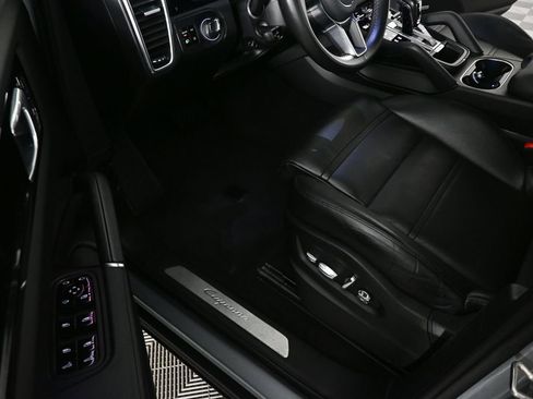 Used 2021 Porsche Cayenne AWD/4WD image 7