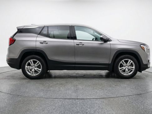 Used 2024 GMC Terrain SLE FWD image 11
