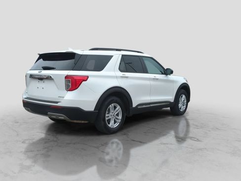 Used 2024 Ford Explorer XLT w/ Equipment Group 202A AWD/4WD image 8