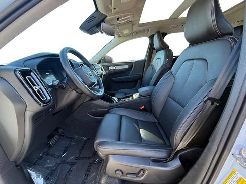 Used 2026 Volvo XC40 B5 Plus AWD/4WD image 9