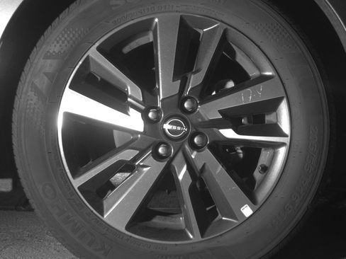 Used 2025 Nissan Versa SV image 13