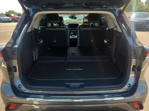 Certified 2025 Toyota Highlander Limited AWD/4WD image 31