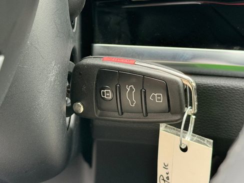 Used 2025 Audi Q3 2.0T Premium image 33