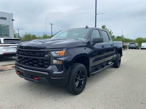 Used 2023 Chevrolet Silverado 1500 Custom Trail Boss w/ LPO, Dark Essentials Package AWD/4WD image 5