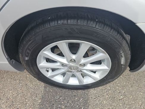 Used 2011 Toyota Camry XLE w/ XLE Extra-Value Pkg #2 FWD image 19