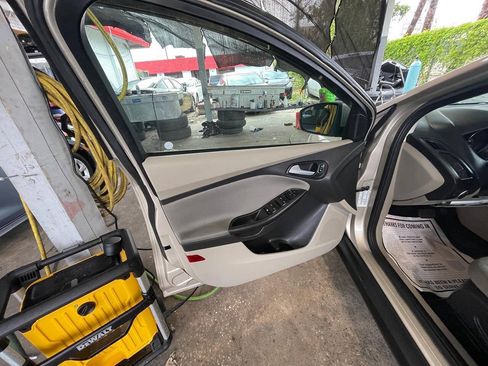 Used 2018 Ford Focus SE FWD image 7