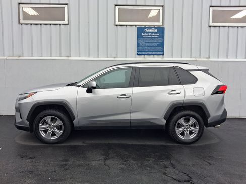 Used 2022 Toyota RAV4 XLE w/ Convenience Package AWD/4WD image 2
