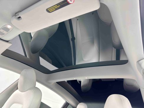 Used 2022 Tesla Model 3 image 12